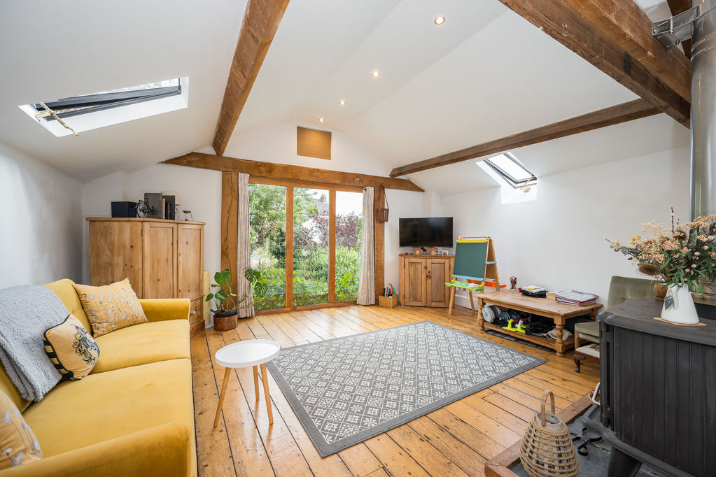 Detached Barn- click for photo gallery